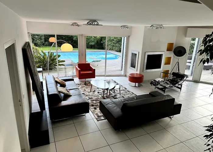 Maison Bleue Royan 230 M2 With Pool 200 Meters From Villa