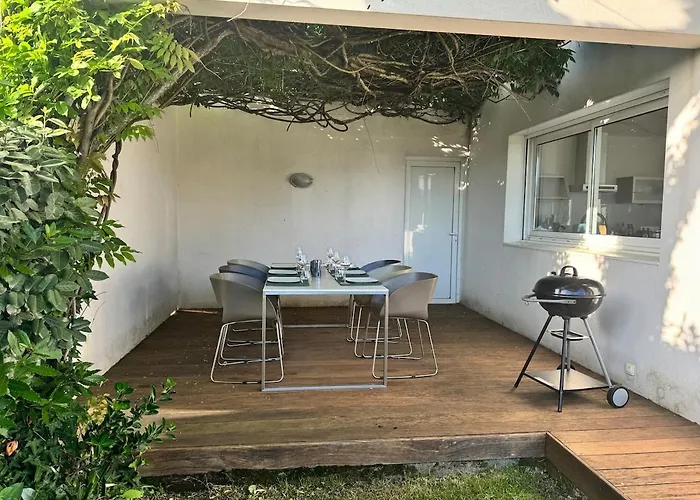 Maison Bleue Royan 230 M2 With Pool 200 Meters From